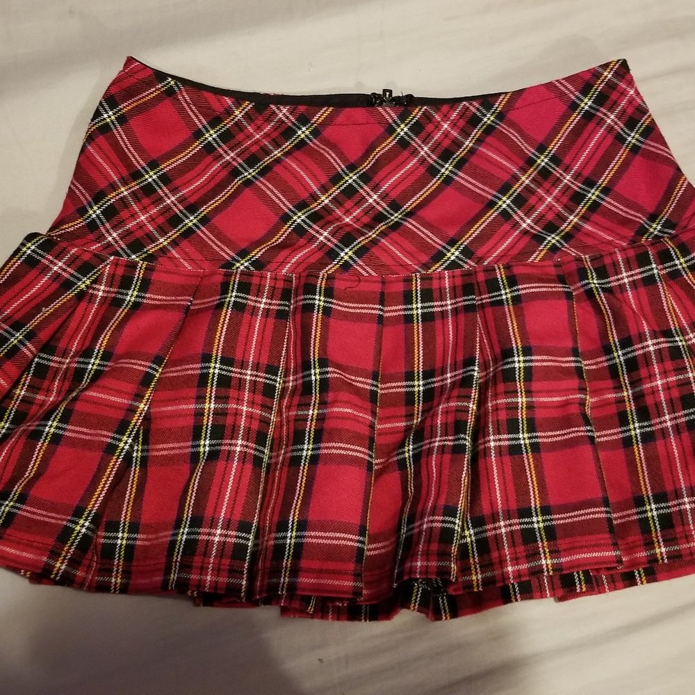 Pleated plaid mini skirt